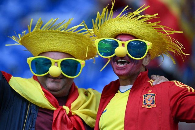 Spain supporters pose for a picture ahead of the UEFA Euro 2024 Group B football match between Spain and Italy at the Arena AufSchalke in Gelsenkirchen on June 20, 2024. (Photo by Patrícia de Melo Moreira/AFP Photo)