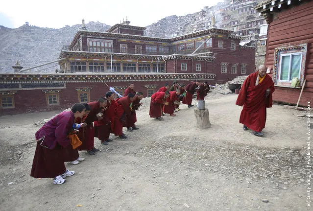 Nuns bow to a master at the Serthar Wuming Buddhist Study Institute