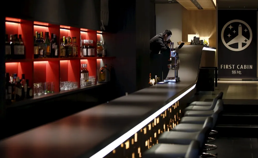 Business-Class Capsule Hotel