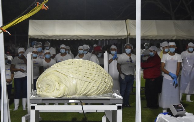 A ball of string cheese sits on a scale as ranchers from Chiapas, in southern Mexico, set a new world record by making the world's largest string cheese ball, weighing 558 kilograms, in Pijijiapan, Chiapas state, Mexico on August 31, 2023. The record was registered in the Guinness World Records book by achieving the huge ball of cheese, which required about 6 thousand liters of milk. (Photo by AFP Photo/Stringer)