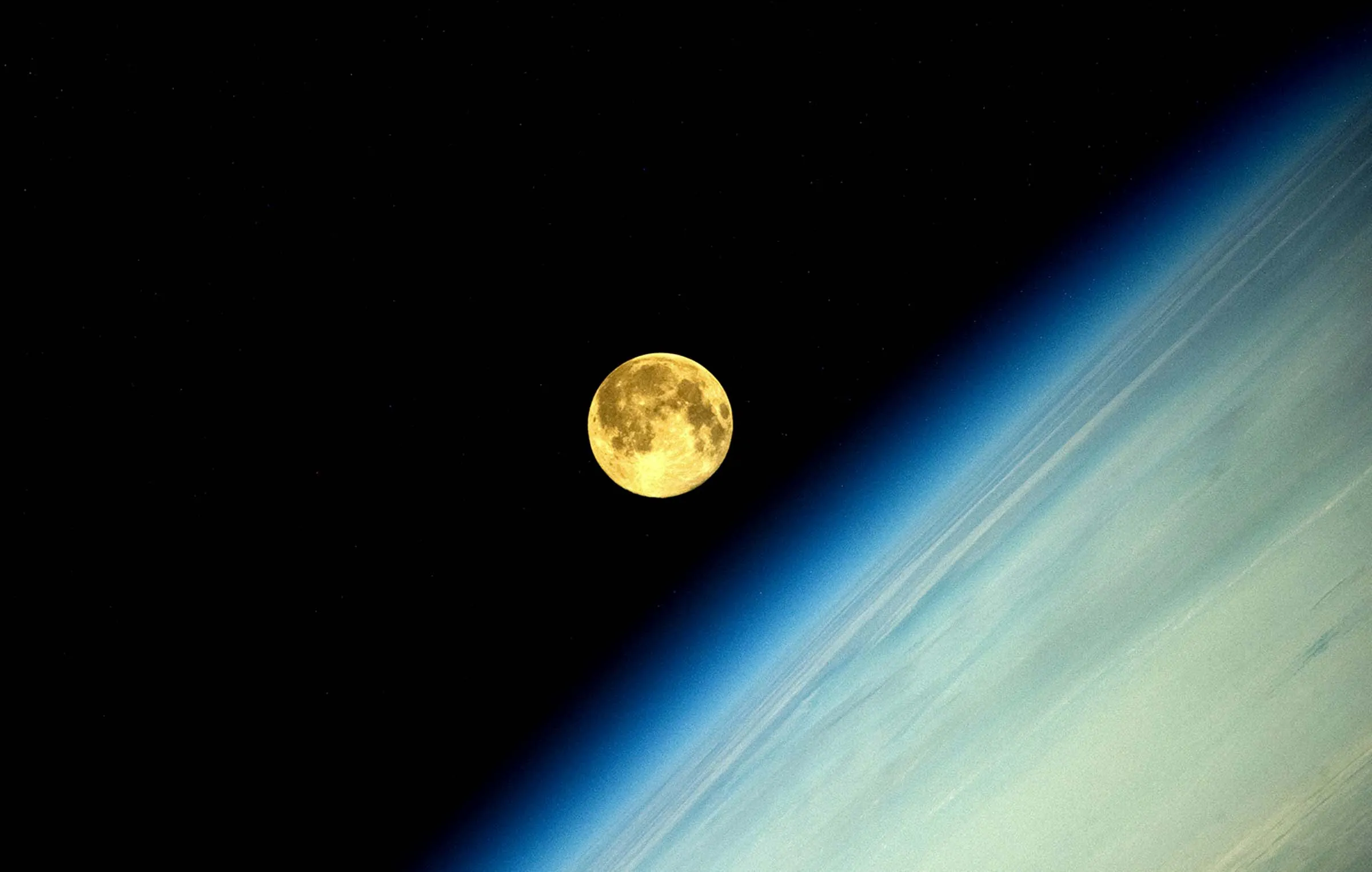 Луна в марте 2024 мир космоса. Луна в космосе. Фото Луны. Луна и земля. Луна вид из космоса.