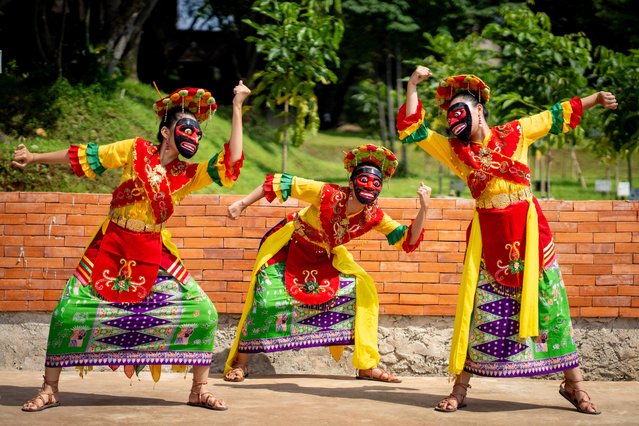 The dancers are posing after the Topeng Bekasi dance performance, a presentation from the West Java Pavilion, during the 50th anniversary celebration of Taman Mini Indonesia Indah (TMII), in Jakarta, on Sunday, April 20, 2025. (Photo by Andri Munazir/ZUMA Press Wire/Alamy Live News)