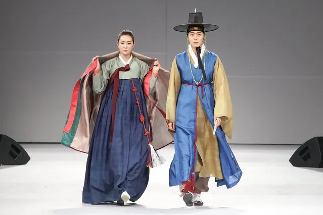 Models walk down the catwalk during the South Korean Traditional Costume “HanBok” fashion show at Gyeongbok Palace on October 22, 2016 in Seoul, South Korea. (Photo by Chung Sung-Jun/Getty Images)
