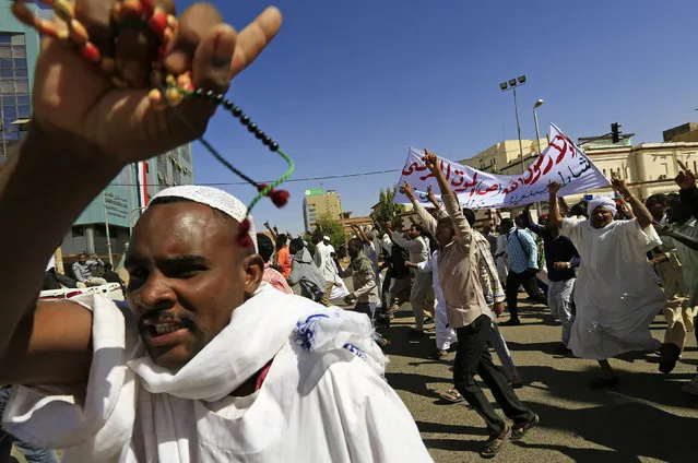 Muslims shout slogans against France and call for an apology while carrying banners during a demonstration against satirical French weekly Charlie Hebdo, after attending Jumma prayer in Khartoum January 16, 2015. (Photo by Mohamed Nureldin Abdallah/Reuters)