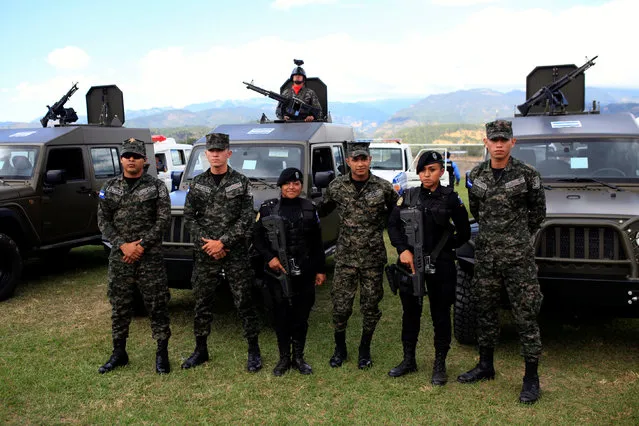Honduran soldiers and Guatemalan policemen pose for pictures prior to the Tri-National anti gang task force deployment ceremony in Nueva Ocotepeque, Honduras,  November 15, 2016. (Photo by Jose Cabezas/Reuters)
