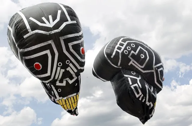 Balloons depicting the faces of characters in the "Terminator" movie series are seen in the sky at the 15th Solar Balloon Festival in Envigado, Colombia December 31, 2015. (Photo by Fredy Builes/Reuters)