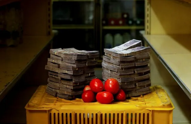 A kilogram of tomatoes is pictured next to 5,000,000 bolivars, its price and the equivalent of 0.76 USD, at a mini-market in Caracas, Venezuela August 16, 2018. It was the going price at an informal market in the low-income neighborhood of Catia. (Photo by Carlos Garcia Rawlins/Reuters)