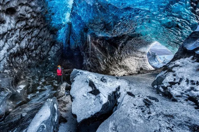 A daring photographer ventured into these stunning ice caves despite standing below a roof of blue-coloured ice more than 20 metres thick in Iceland. (Photo by Javier de la Torre/Solent News & Photo Agency)