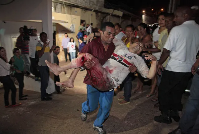 A prisoner from the Pedrinhas prison is carried to receive medical help after he was injured during a fight between rival gangs inside the jail, in Sao Luiz, capital of Maranhao state, January 8, 2014. (Photo by Douglas Cunha/Reuters/O Estado do Maranhão)