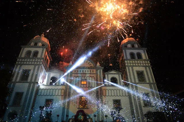 Catholics participate in a dawn to celebrate the 270th anniversary of the Suyapa Virgin, in Tegucigalpa, Honduras on February 2, 2017. At least two million of people came to see the Suyapa Virgin to find the love, faith and confidence. (Photo by Orlando Sierra/AFP Photo)