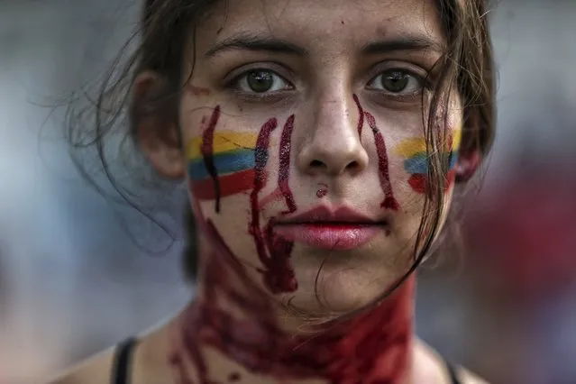 A student performs a play called “Who killed them” during anti-government protests in Cali, Colombia, Tuesday, May 11, 2021. Colombians have protested across the country against a government they feel has long ignored their needs, allowed corruption to run rampant and is so out of touch that it proposed tax increases during the coronavirus pandemic. (Photo by Andres Gonzalez/AP Photo)