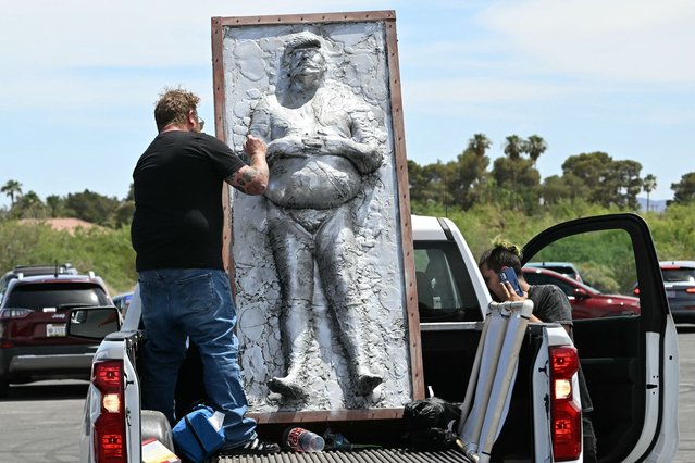 Artist Joshua Monroe loads a statue of a naked Donald Trump into his truck, following a campaign rally for former US President and Republican presidential candidate Donald Trump at Sunset Park in Las Vegas, Nevada on June 9, 2024. Thousands of Donald Trump supporters rallied in baking heat Sunday to cheer on the Republican presidential candidate in Nevada, a key battleground state for the US election in November. (Photo by Jim Watson/AFP Photo)