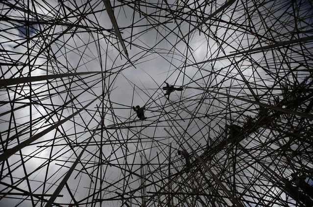 Professional rock climbers work on the art installation “Big Bambu: 5,000 Arms to Hold You” at the Israel Museum in Jerusalem May 12, 2014. (Photo by Ronen Zvulun/Reuters)