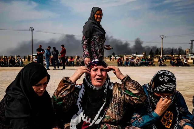 Mourners attend the funeral of civilians and fighters, who died during attacks by Turkish-led forces on the border town of Ras al-Ain, in a cemetary in Tal Tamr, near the Syrian Kurdish town of Ras al-Ain, October 19, 2019. Turkish and Kurdish leaders accused each other of violating a US-brokered truce in northeastern Syria even as it appeared to be taking hold on its second day Saturday. (Photo by Delil Souleiman/AFP Photo)