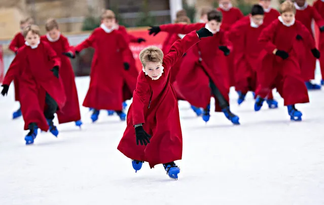 Choristers take to the ice before the public opening of a rink at the city’s cathedral in Winchester, England on November 20, 2019. (Photo by David Hartley/Rex Features/Shutterstock)