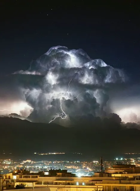A violent storm cloud hovers above Sardinia. (Photo by Caters News)