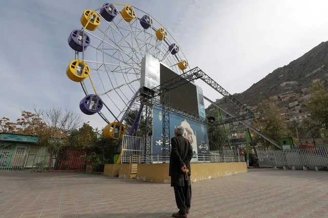 An Afghan man stands in an amusement park in Kabul, Afghanistan on November 9, 2022. Afghan women were stopped from entering amusement parks in Kabul on Wednesday after the Taliban's morality ministry said there would be restrictions on women being able to access public parks. (Photo by Ali Khara/Reuters)