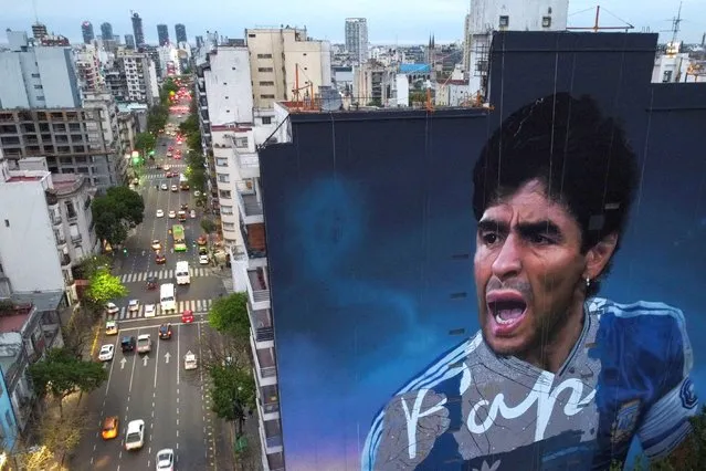 Aerial view of a mural of the late Argentine football star Diego Maradona by artist Martin Ron, on October 19, 2022 in Buenos Aires, Argentina. The mural will be finished and presented for the football star birthday next October 30. (Photo by Luis Robayo/AFP Photo)