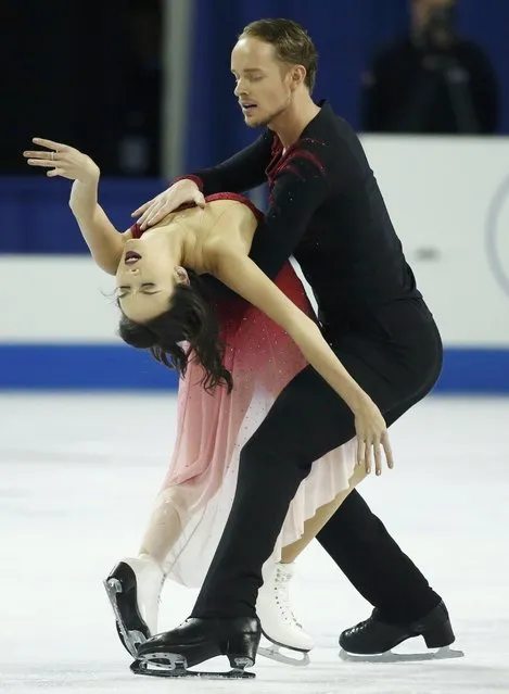 Madison Chock and Evan Bates of the U.S. perform during the ice dance free dance program at the Skate America figure skating competition in Milwaukee, Wisconsin October 24, 2015. Fifty-six Olympic and world championship athletes are competing in the event, which is the first of six stops on the International Skating Union (ISU) Grand Prix of Figure Skating Series. (Photo by Lucy Nicholson/Reuters)