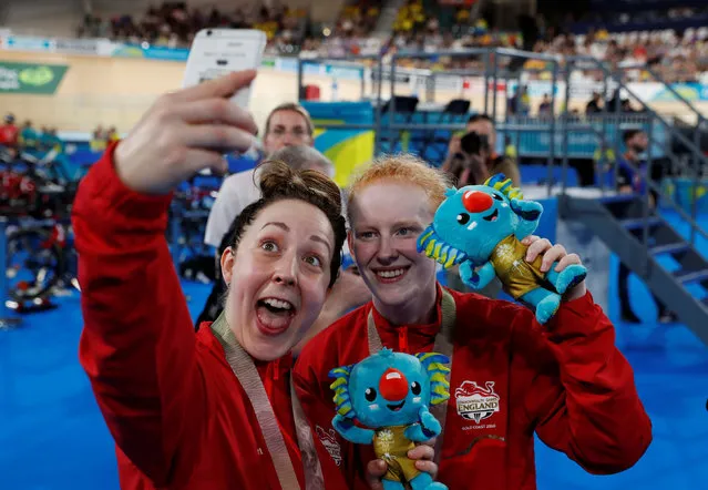 England's Sophie Thornhill (right) and her pilot Helen Scott celebrate with their gold medals after winning the Women's B&VI Sprint Finals Gold Medal Race Two at the Anna Meares Velodrome during day one of the 2018 Commonwealth Games in the Gold Coast, Australia on April 5, 2018. (Photo by Paul Childs/Reuters)