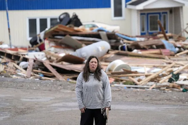 Amy Osmond reacts in the aftermath of Hurricane Fiona in Port Aux Basques, Newfoundland, Canada on September 26, 2022. (Photo by John Morris/Reuters)