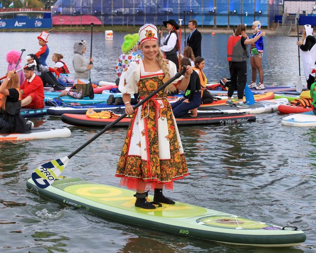 Participants take part in the Open Water SUP Fest 2021 in Moscow, Russia on September 12, 2021. (Photo by Tatyana Makeyeva/Reuters)
