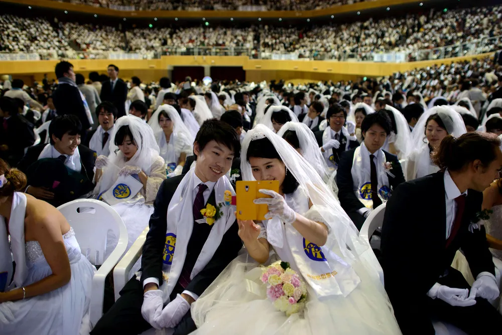 5000 Brides and Grooms Marry in Mass Wedding Ceremony