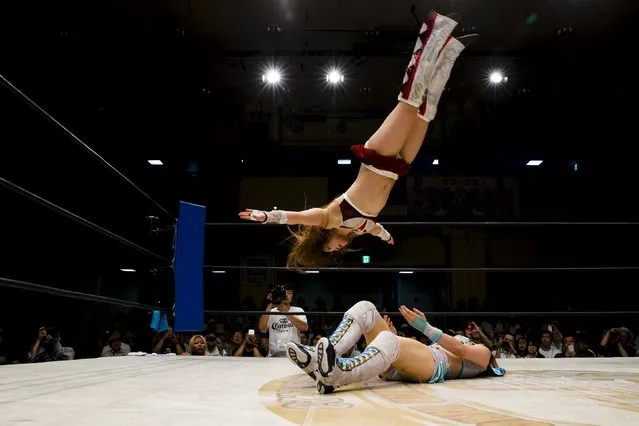 Io Shirai (top) performs a moonsault onto Mayu Iwatani during their Stardom professional wrestling show at Korakuen Hall in Tokyo, Japan, July 26, 2015. (Photo by Thomas Peter/Reuters)