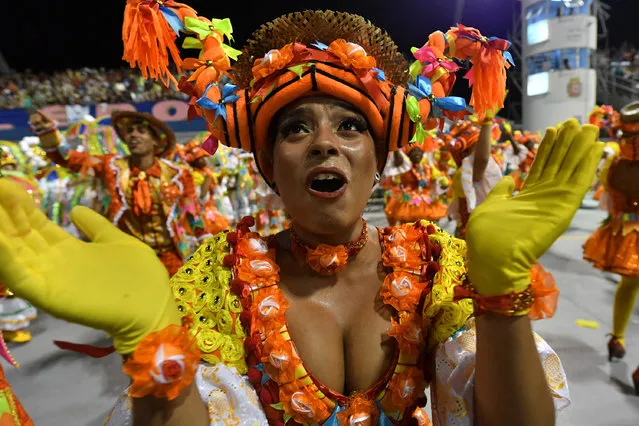 Revelers of the Dragoes da Real samba school perform during the second night of carnival parade at the Sambadrome in Sao Paulo, Brazil early on February 26, 2017. (Photo by Nelson Almeida/AFP Photo)