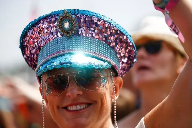 A festival goer wears a sequin covered hat in the crowd for the Pyramid Stage during Glastonbury Festival in Somerset, Britain on June 28, 2019. (Photo by Henry Nicholls/Reuters)