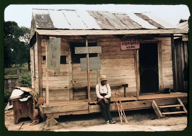 Store with live fish for sale, near Natchitoches, Louisiana, July 1940. (Photo by Marion Post Wolcott/Taschen)
