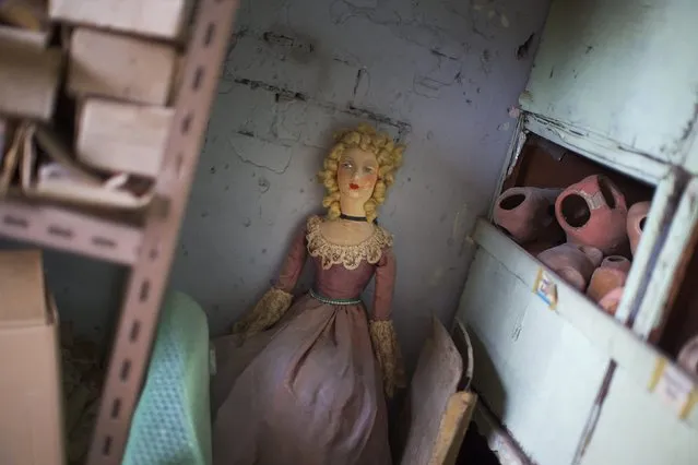 A discarded doll is pictured against a wall in the workshop of Sydney's Doll Hospital, May 20, 2014. Opened in 1913, Sydney's Doll Hospital has worked on millions of dolls, teddy bears and other toys. Behind a toy shop on a busy suburban street in Sydney's south, “doll surgeons” transplant fingers, toes and heads, and repair broken eye sockets in dolls who were the victim of a childhood tantrum or sibling rivalry, sometimes decades ago. (Photo by Jason Reed/Reuters)
