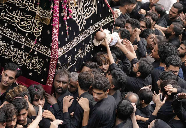 Pakistani Shiite Muslims take part in a procession marking Chehlum in Lahore, Pakistan, Saturday, September 17, 2022. Chehlum, traditionally marks a period of mourning for the death of Imam Hussain, grandson of Prophet Muhammad. (Photo by K.M. Chaudary/AP Photo)