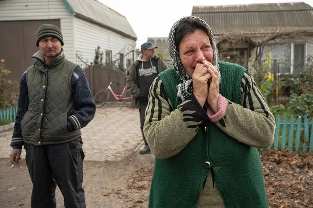 Antonina Ustymenko, 64, weeps as she talks about life under Russian occupation in Blahodatne, Ukraine, a village about 15 miles northwest of central Kherson, on Friday, November 11, 2022. “We are glad we are free now”, she said. “When we saw our guys, we started to hug them. We saw that people in Kyiv live a normal life. Here we live in hell”. (Photo by Lynsey Addario/The New York Times)