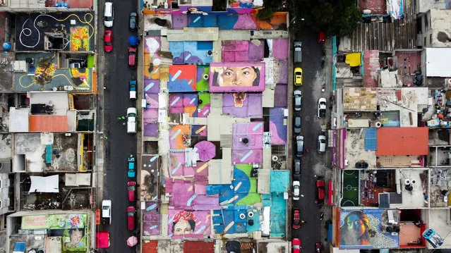 Murals are seen on top of Xochitepango market in the Iztapalapa neighbourhood in Mexico City, Mexico on October 20, 2022. (Photo by Raquel Cunha/Reuters)
