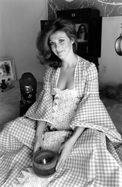 Actress Tina Louise, an advocate of yoga and meditation, sits on the floor of her home discussing the forthcoming birth of her first child in San Fernando Valley, Ca., on September 16, 1970. (Photo by AP Photo)