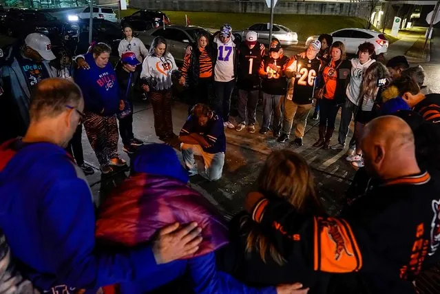 Fans gather outside of University of Cincinnati Medical Center, late Monday, January 2, 2023, in Cincinnati, where Buffalo Bills' Damar Hamlin was taken after collapsing on the field during an NFL football game against the Cincinnati Bengals. (Photo by Jeff Dean/AP Photo)