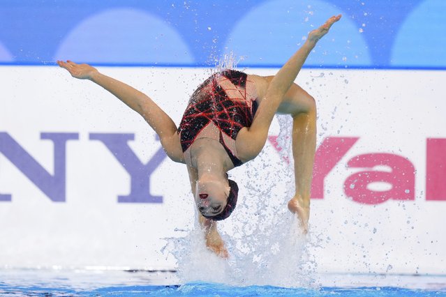 Audrey Lamothe and Ximena Ortiz Montano of Canada compete in the women's duet technical preliminary of artistic swimming at the World Aquatics Championships in Singapore, Friday, July 18, 2025. (Photo by Vincent Thian/AP Photo)