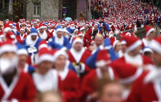 Thousands of runners dressed in Santa Claus outfits compete in the annual Santa Dash in Liverpool, northern England December 7, 2014. Over 8000 people were expected to compete in the annual event which is run over a 5km course. (Photo by Phil Noble/Reuters)