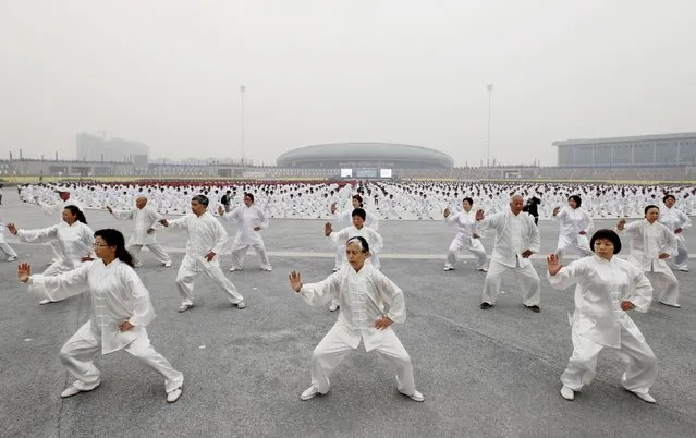 Participants practice Taichi on a square during a Guinness World Record attempt of  the largest martial arts display, on a hazy day in Jiaozuo, Henan province, China, October 18, 2015. (Photo by Reuters/Stringer)