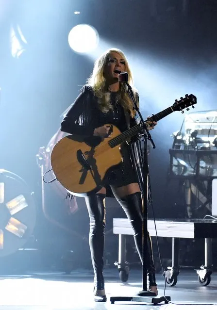 Carrie Underwood performs "Smoke Break" at the 49th Annual Country Music Association Awards in Nashville, Tennessee November 4, 2015. (Photo by Harrison McClary/Reuters)