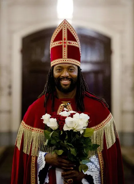 Dutch actor Patrick Mathurin who wants to be the new Sinterklaas of the Netherlands poses on a horse in Amsterdam on November 10, 2015. Mathurin is one of the demonstrators who protest against the racist nature of traditional figure Zwarte Piet (Black Pete), the companion of Saint Nicholas, during the Sinterklaas (Saint Nicholas) festival. (Photo by Robin van Lonkhuijsen/AFP Photo/ANP)