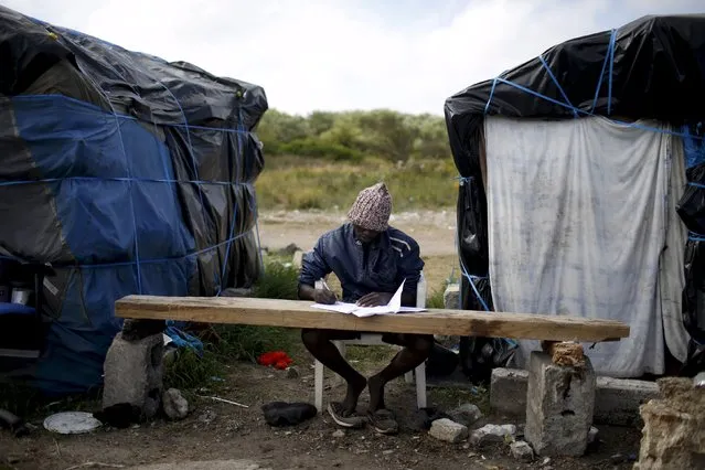 Faris, from Sudan, learns French at "The New Jungle" camp in Calais, France, August 8, 2015. (Photo by Juan Medina/Reuters)
