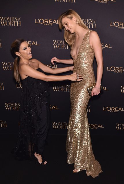 Eva Longoria and Karlie Kloss attend the L'Oreal Paris Women of Worth Celebration 2016 Arrivals on November 16, 2016 in New York City. (Photo by Michael Loccisano/Getty Images for L'Oreal)