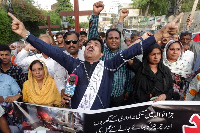 Members of the Christian minority gesture as they shout slogans during a protest against mob attacks that erupted the day before in Jaranwala, near Faisalabad, in Peshawar, Pakistan, 17 August 2023. Armed mobs in Jaranwala targeted two churches and private homes, setting them on fire and causing widespread destruction. The attack was sparked by the discovery of torn pages of the Muslims holy book Koran with alleged blasphemous content near a Christian colony. (Photo by Rahat Dar/EPA)
