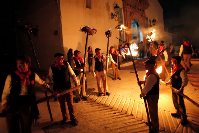 Villagers hold torches during the Divina Pastora procession, as part of a festival to honour the Virgin of Los Rondeles, in the southern Spanish village of Casarabonela, near Malaga, late December 12, 2016. (Photo by Jon Nazca/Reuters)