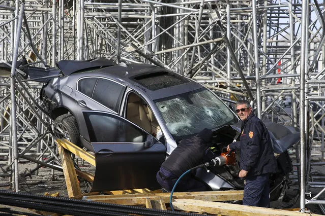 Wreckage of a car is seen after it crashed into a scaffolding at the site of a construction in Ankara, Turkey on November 15, 2018. (Photo by Muhammed Selim Korkutata/Anadolu Agency/Getty Images)