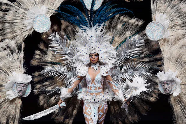Miss El Salvador Marisela de Montecristo poses in her national costume during the Miss Universe 2018 national costume contest at Nongnooch International Convention and Exhibition Center in Pattaya, Chonburi province, Thailand, 10 December 2018. Women representing 94 nations participate in the 67th beauty pageant Miss Universe 2018 which will be held in Bangkok on 17 December 2018. (Photo by Rungroj Yongrit/EPA/EFE)