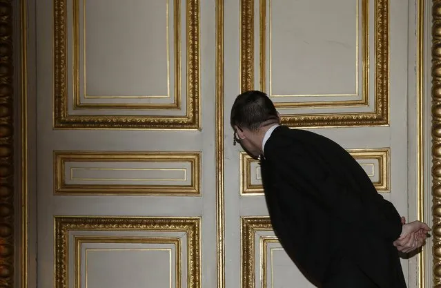 An usher waits in front of a closed door during a meeting on Syria crisis attended by Foreign Ministers in Paris, France, March 4, 2016. (Photo by Jacky Naegelen/Reuters)