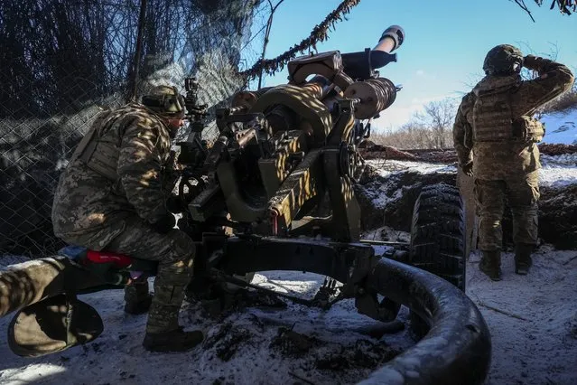 Ukrainian service members of 79th brigade fire a L119 howitzer towards Russian troops near the front line town of Marinka, amid Russia's attack on Ukraine, in Donetsk region, Ukraine on January 12, 2024. (Photo by Oleksandr Ratushniak/Reuters)